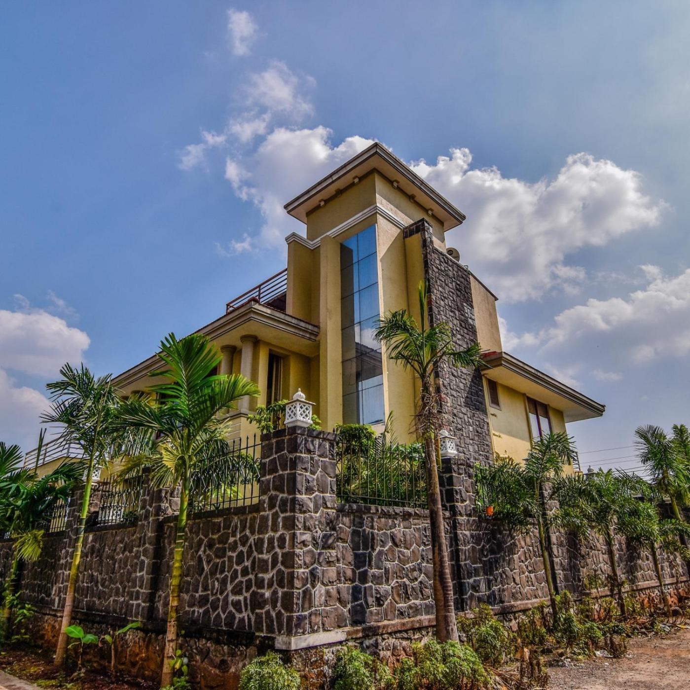 Lifeline Villas - Luxurious Taraangan 4 Mountain View Villa With Biggest Pool And Huge Open Area Lonavala Εξωτερικό φωτογραφία